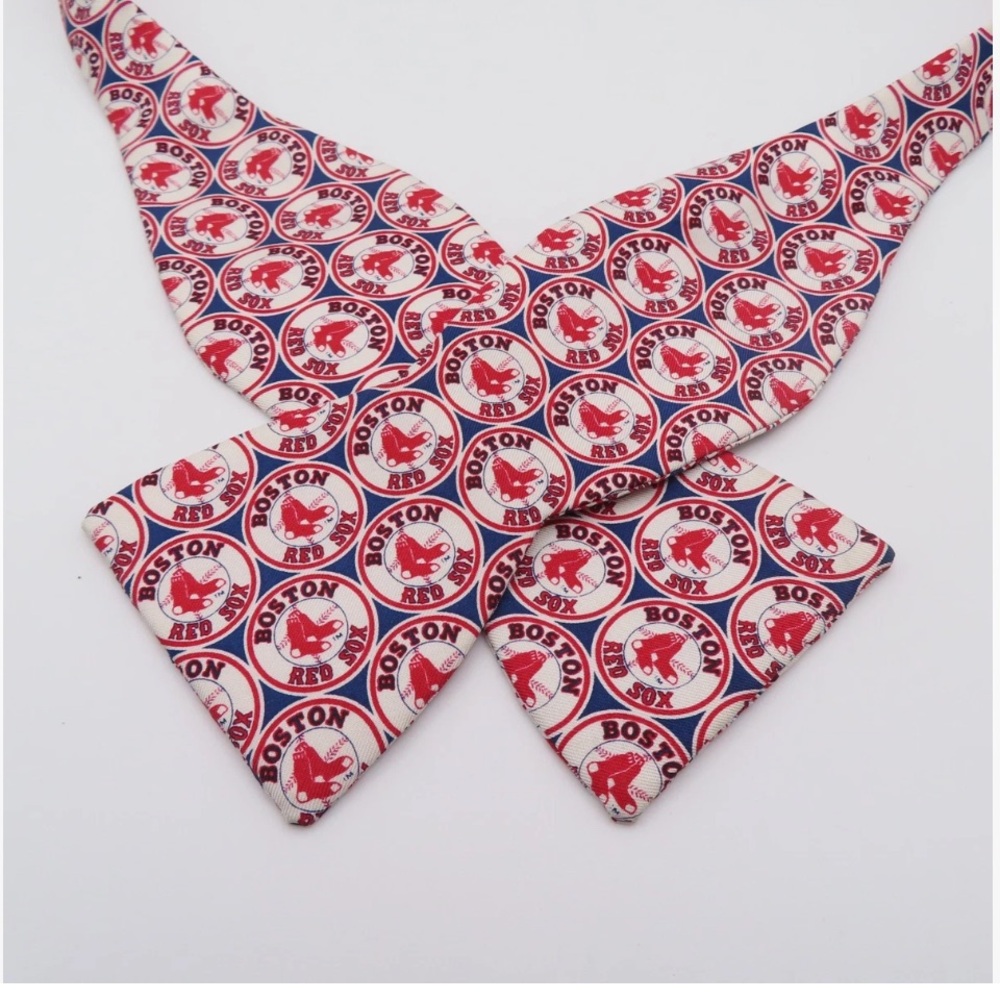 Boston Red Sox Bow Tie, 2.5" Wide Self Tie USA - Picture 1 of 3
